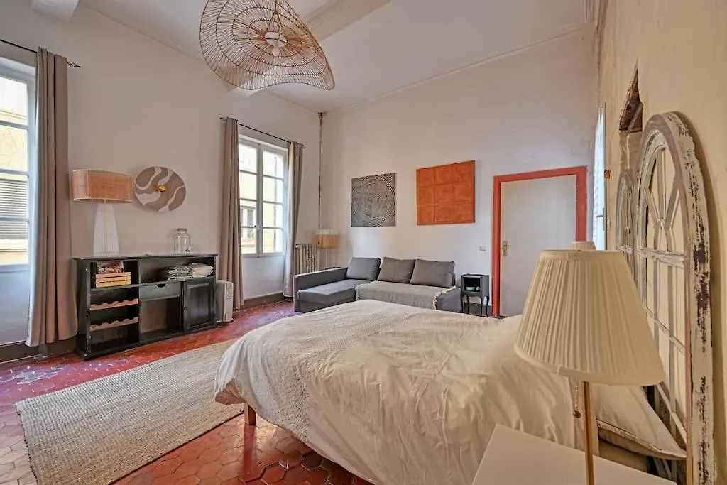 Au Coeur D'Avignon - 2 Mins Du Palais - Terrasse Isolee Apartment