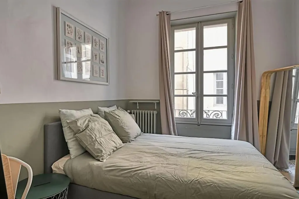 Au Coeur D'Avignon - 2 Mins Du Palais - Terrasse Isolee Apartment